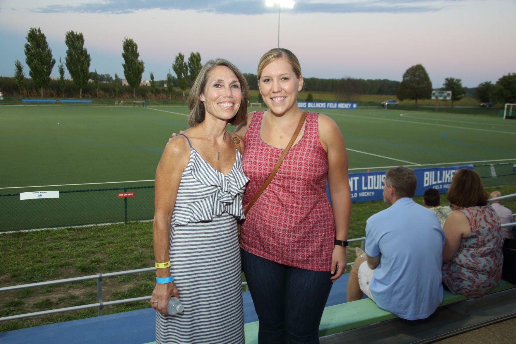 Laurie Winckel, Jana Kipp